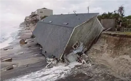  ?? REUTERS PIC ?? A collapsed house in Vilano Beach, Florida, the United States, on Monday.