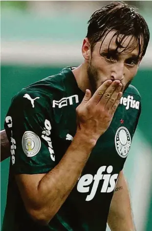  ?? Cesar Graco/palmeiras/divulgação ?? O lateral Matías Viña comemora seu primeiro gol no Brasileiro, anotado na etapa inicial; no segundo tempo, o uruguaio quase faz o segundo