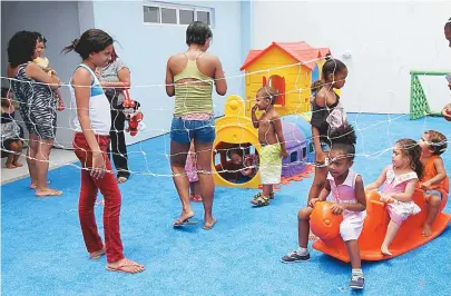  ??  ?? Nova creche e pré-escola tem capacidade para 405 crianças, com salas de aula, parquinho e biblioteca