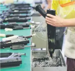  ?? REUTERS ?? Česka Zbrojovka ove godine planira proizvesti 300.000 pušaka
