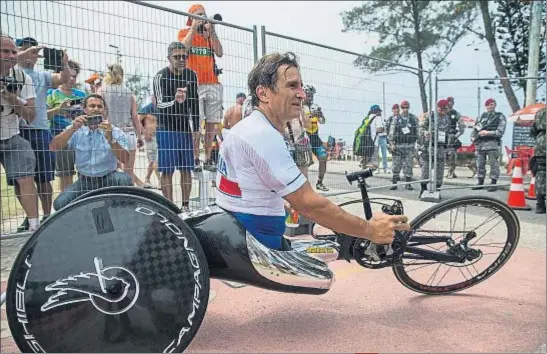  ?? MAURO PIMENTEL / AP ?? Alex Zanardi, durante los Juegos Paralímpic­os de Río