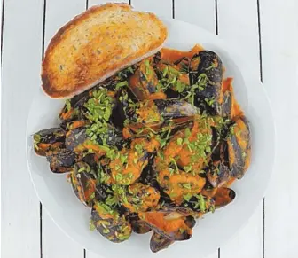  ?? STAFF PhoTo By KERRy STANToN ?? ROMESCO-ESQUE: Spice up mussels with roasted red pepper and chorizo sauce.