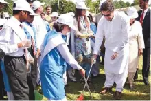  ?? Online ?? Prime Minister Imran Khan picks up litter at the Islamabad Model College for Girls, where he launched the nationwide ‘Clean and Green Pakistan’ campaign.