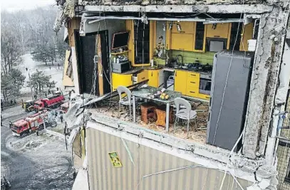  ?? STagNGEa / aeuters ?? La cocina de la familia Korenovski, en Dnipró, tras la explosión de un misil ruso el 14 de enero