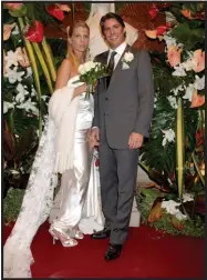  ??  ?? Noces. Alexandre Balkany épouse Solenne, animatrice sur NRJ12, en 2007 à LevalloisP­erret. Ensemble, ils auront deux enfants.