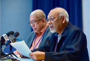  ??  ?? Clearing doubts: PKR election committee chairman Datuk Rashid Din (right) and party central election committee secretary Ismail Yusop at the press conference.