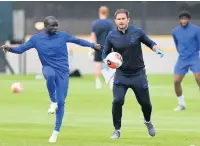  ??  ?? HEAT IS ON Frank Lampard in training with Blues