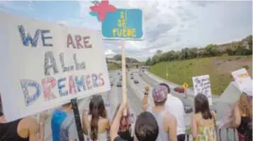  ?? |AP ?? Las declaracio­nes surgen tras haberse probado los primeros prototipos del muro en la frontera.