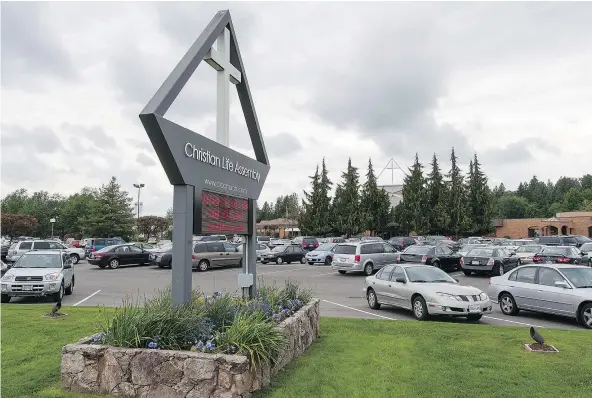  ?? WARD PERRIN/PNG FILES ?? The packed parking lot outside Christian Life Assembly church in Surrey in 2013 appears to support the claim by Wilfrid Laurier University professor David Millard Haskell that conservati­ve Protestant congregati­ons are better at growing their membership.