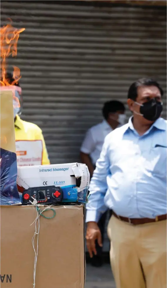  ?? Foto: Adnan Abidi, Reuters/ NTB scanpix ?? Demonstran­ter i den indiske hovedstade­n New Delhi viser sin misnøye mot den kinesiske partileder­en Xi Jinping etter at soldater fra de to landene barket sammen på grensen i forrige uke.