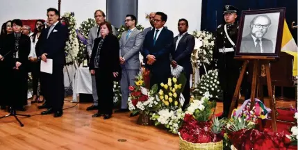  ?? CARLOS GRANJA ?? ►QUITO. Los miembros de la Función de Transparen­cia homenajear­on al expresiden­te del CPCCS, Julio César Trujillo.