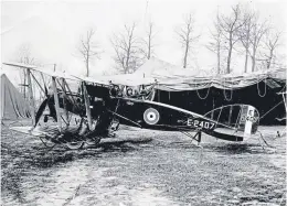  ??  ?? Captain Horace Percy Lale and Lieutenant WH Welsh of the Royal Flying Corps in their two-seater Bristol Fighter plane