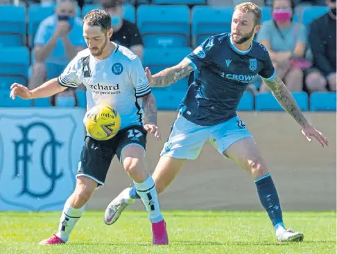  ?? ?? STAYING POWER: Forfar veteran Stefan McCluskey, left, in a challenge with Dundee player Christie Elliott.