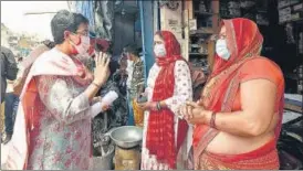  ??  ?? Aam Aadmi Party (AAP) MLA Atishi interacts with residents of Nehru Camp during the ‘Jahan vote, wahan vaccine’ door-to-door campaign in Kalkaji, on Tuesday.