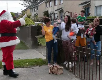  ??  ?? Santa with the O’Reilly family.