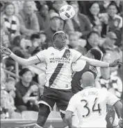  ?? David Zalubowski Associated Press ?? GALAXY FORWARD Gyasi Zerdes beats Colorado’s Mekeil Williams to the ball as Nigel de Jong watches.