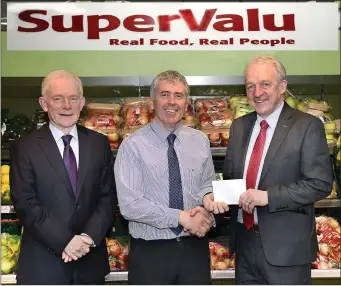  ??  ?? Michael Kelly Treasurer of Tubbercurr­y GAA, Gearoid Surlis of Surlis’ Super Valu Tubbercurr­y and John Murphy, Chairman Tubbbercur­ry GAA club. Pic: Tom Callanan.