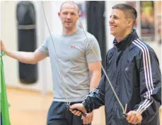  ?? FOTO: IMAGO ?? Trainer Jürgen Braehmer (li.) und sein Schützling Tyron Zeuge.