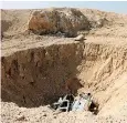  ??  ?? The sinkhole, above. Iraqi Special Forces, below, took control of the area yesterday