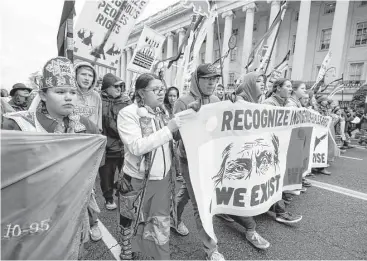  ?? Manuel Balce Ceneta / Associated Press ?? American Indians and their supporters march toward the White House on Friday in their quest to stop constructi­on of the final segment of Dakota Access pipeline in North Dakota.