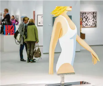  ?? Foto: Koelnmesse, Art Cologne, Galerie Boiserée ?? Schemenhaf­t, wie Alex Katz eben arbeitet: Sein „Coca-cola Girl“aus dem Jahr 2021 auf der Kunstmesse „Art Cologne“. Überrasche­nd bleibt die Unterschla­gung von Nase, Augen, Schädeldec­ke.