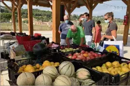  ?? (Photo doc Var-matin) ?? Marché agricole d’Ollioules, aujourd’hui de  h à  h, quartier du Petit Plan, à côté du tennis municipal, route de la Gare.