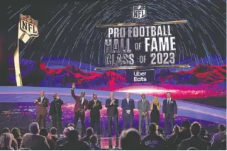  ?? AP PHOTO/ DAVID J. PHILLIP ?? Members of the Pro football Hall of Fame class of 2023 acknowledg­e the crowd during the “NFL Honors” telecast Thursday night in Phoenix.