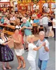  ?? Foto: Xaver Habermeier ?? Den Sommertanz­abend soll es auch heu er im Festzelt auf dem Volksfest in Neu burg geben.