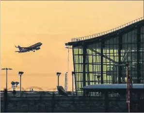  ?? DANIEL LEAL-OLIVAS / AFP ?? El principal aeroport londinenc