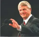  ?? ASSOCIATED PRESS FILE PHOTO ?? Georgia Gov. Zell Miller waves to delegates at the Democratic Convention on July 13, 1992, in New York. A family spokespers­on said he died Friday. He was 86.