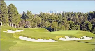  ?? Geoff Shackelfor­d ?? THE 11TH HOLE at Los Angeles Country Club in a recent photo, with the bunkering and green setup restored to George C. Thomas Jr.’s original design, and downtown in the background.