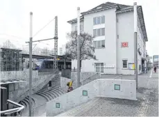  ?? FOTO: FELIX KÄSTLE/DPA ?? Am 9. Februar ist eine 62-jährige Frau an der Bahnhofsun­terführung am Ravensburg­er Bahnhof laut Polizei auf eine 15-Jährige gestoßen, die sie erstochen haben soll.