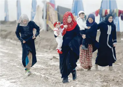  ?? Reuters ?? Displaced Iraqis, who fled the IS stronghold of Mosul, at Khazer camp, Iraq on Monday. —