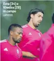  ??  ?? Evra (34) e Khedira (28) in campo