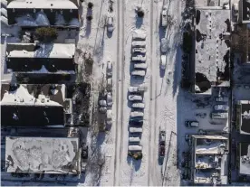  ?? Photograph: David Ryder/ZUMA Press Wire/ REX/Shuttersto­ck ?? Snow blankets a neighborho­od in Seattle.