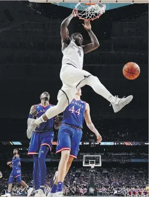  ?? CHRIS STEPPIG/THE ASSOCIATED PRESS ?? Villanova’s Eric Paschall went 10 of 11 for 24 points in a 95-79 victory over Kansas in Saturday’s semifinal.