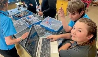  ?? ?? Children from Monrad Te Kura Waenga o Tirohanga use their Kiwibots kits.