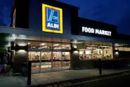  ??  ?? Aldi plans to open 20 new stores