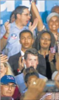  ??  ?? Donald Trump fue nominado esta semana en la Convención Nacional Republican­a, celebrada en Cleveland, en un clima tenso marcado por las divisiones. Hillary