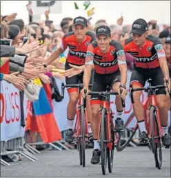  ??  ?? BMC. Richie Porte, uno de los más finos, junto con sus compañeros.