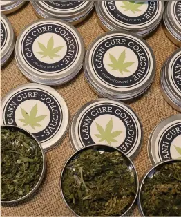  ?? BLOOMBERG ?? Uso terapeutic­o. Scatole di marijuana in esposizion­e all’Internatio­nal Cannabis Expo di Atene nel gennaio scorso