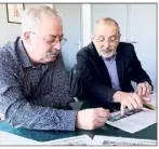  ?? (Photo VLP) ?? Marc Vuillemot a reçu, hier matin en mairie, Robert Cavanna, président de l’autorité portuaire, venu présenter le projet de clôture de la grande forme et des deux cales.