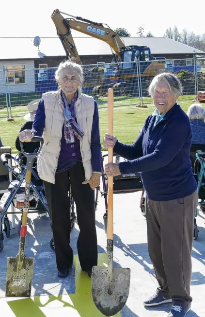  ?? PHOTO: RICHARD DAVISON ?? Willing workers . . . Ribbonwood Country Home residents Sadie Lietze (99, left) and Joyce Kane (95) prepare to turn a sod as the Tapanui resthome extension gets under way yesterday.