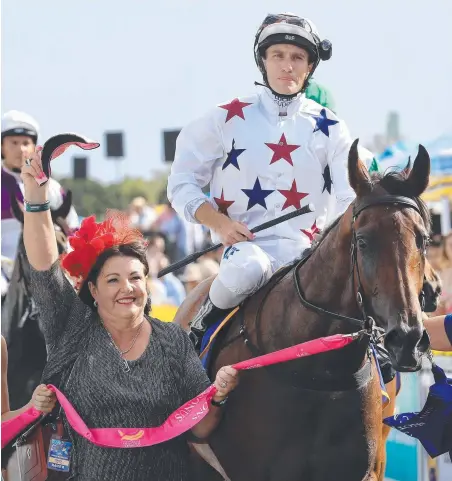  ?? Picture: ADAM HEAD ?? One of the owners of Magic Millions 2YO Classic winner Sunlight, Robyn Parker, with jockey Luke Currie.