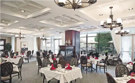  ??  ?? 5-star dining in elegant dining rooms with meals prepared by executive chefs are among the highlights at Duke of Devonshire and Lord Lansdowne.