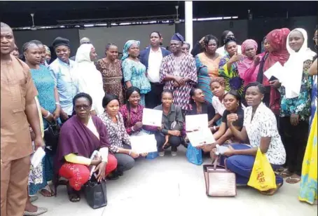  ??  ?? Participan­ts displaying their certificat­es after the three-day capacity building workshop on ‘Appropriat­e Processing Methods and Packaging Technologi­es for Tomato,’ under the Global Alliance for Improved Nutrition (GAIN)…in Abuja recently