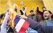  ?? HASSAN AMMAR AP ?? Scores of angry protesters in Lebanon burn the Swedish and Netherland­s flags to denounce the desecratio­n of Islam’s holy book.