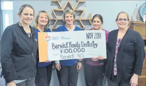  ?? KIRK STARRATT ?? Amanda Steadman, Mary Ellen Lonergan, Karen Alcoe-Guest, Marie Roland and Kendra Balcom are among the members of a lottery pool at Berwick Family Dentistry sharing a $100,000 prize.