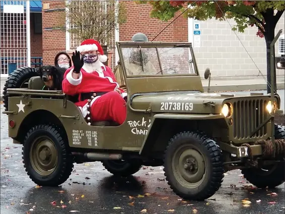  ?? MICHELLE N. LYNCH — MEDIANEWS GROUP ?? George Aupperlee of Harrisburg, dressed as Santa Claus, leads the 14th annual Eastern Pennsylvan­ia Toy Run from Bern Township to Reading on Sunday. Sue Koch, coordinato­r of the toy drive, and Aupperlee’s dog, Joey, ride in the back seat.