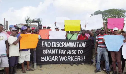  ??  ?? Some of the workers who protested yesterday